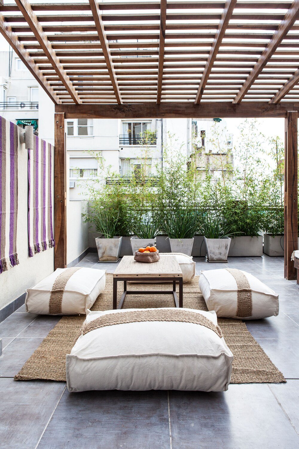 Patio couvert avec pergola en bois
