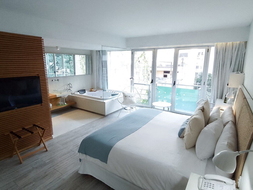 Modern hotel room with a large bed at CasaCalma Hotel