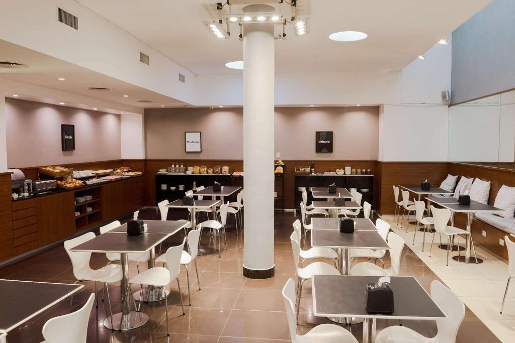 Lobby and common areas at Dazzler by Wyndham Buenos Aires Maipu in Buenos Aires