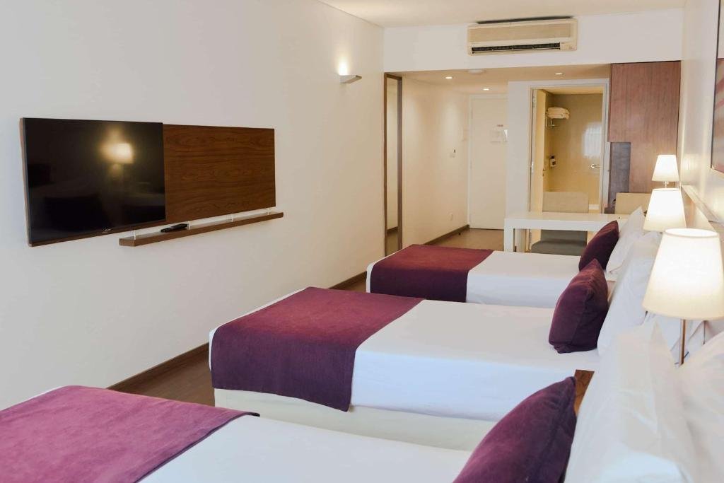 Rooms and facilities at Dazzler by Wyndham Buenos Aires Maipu in the city center