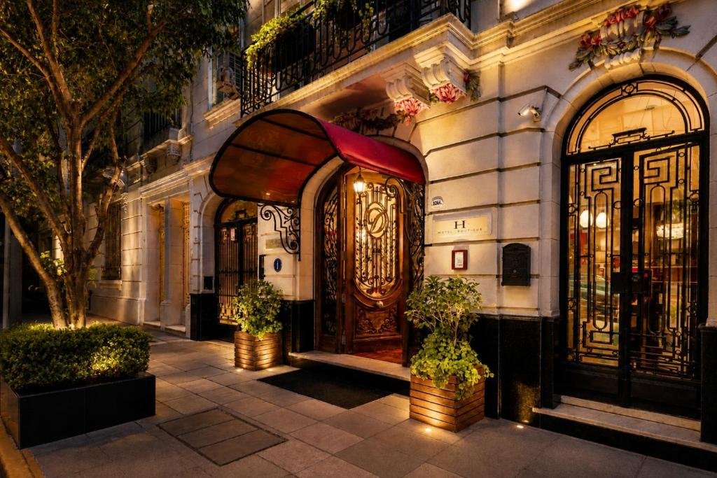Hotellounge und Gemeinschaftsbereich mit Boutique-Dekoration