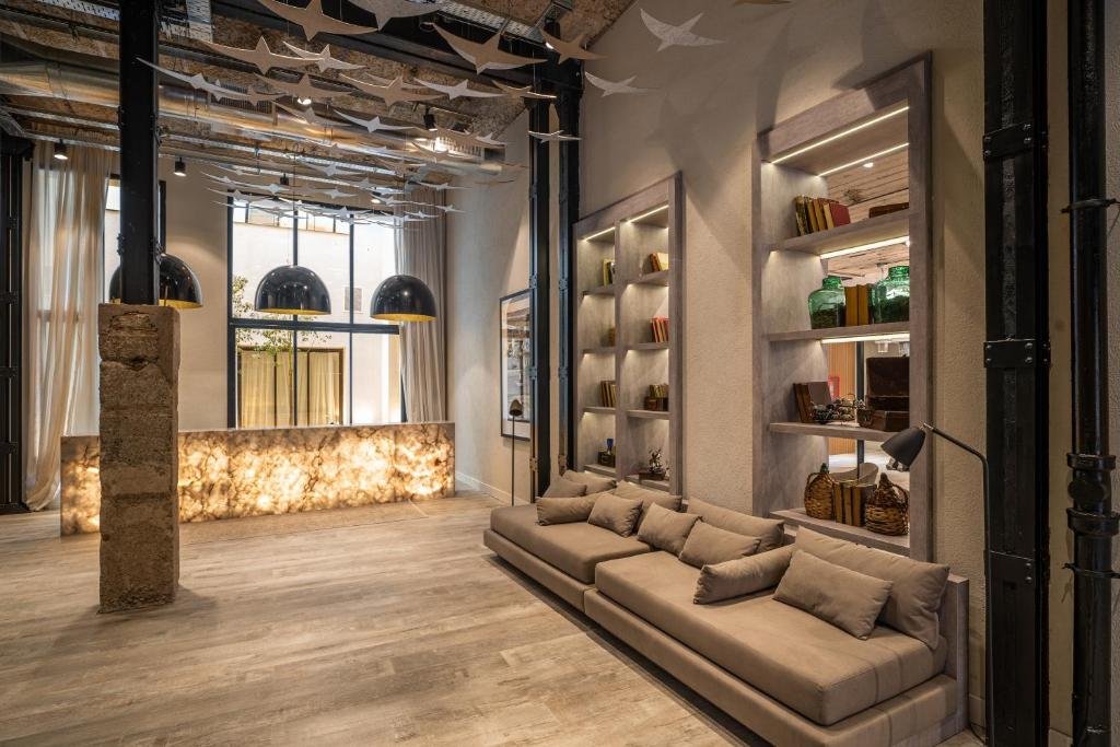 Hotel exterior and entrance of Efe Hotel & Cowork in Buenos Aires