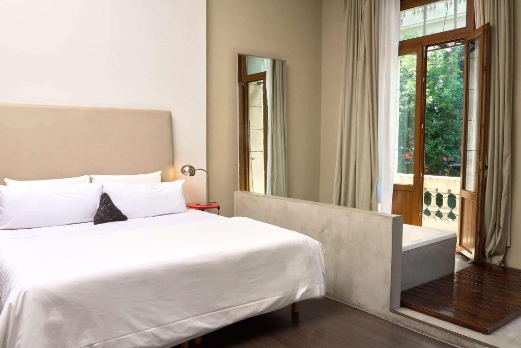 Rooms and facilities at Esplendor by Wyndham Buenos Aires in the city center