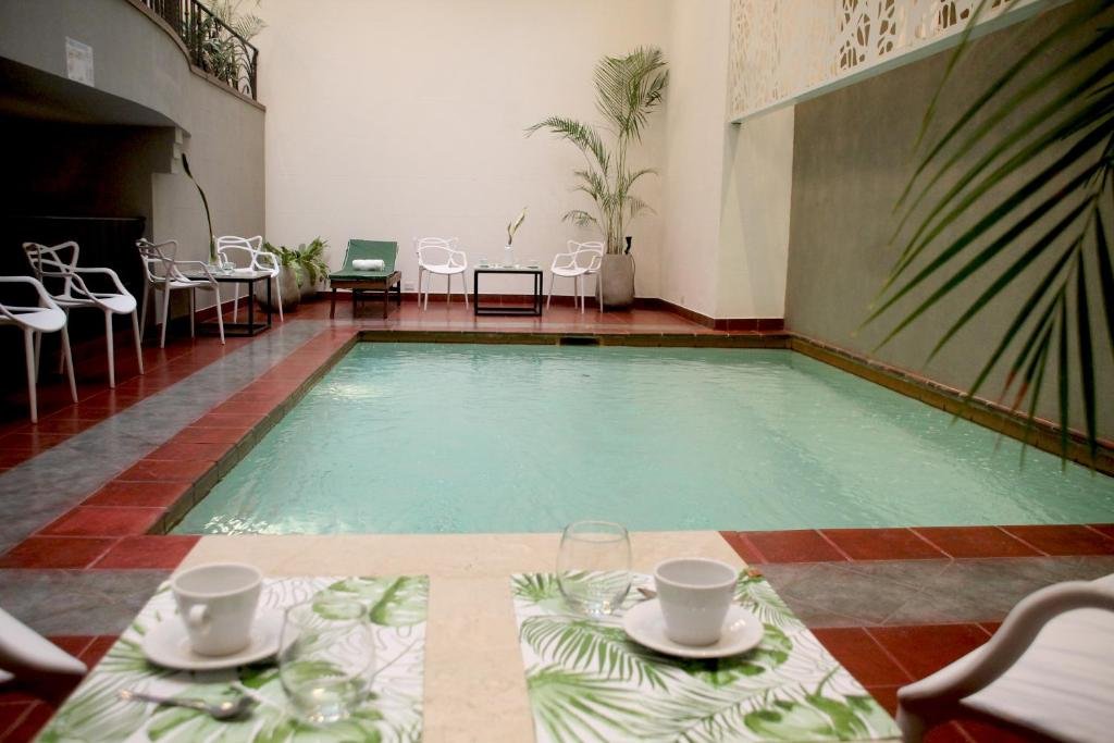 Außenansicht und Eingang des Gardi Hotel & Suites in Buenos Aires