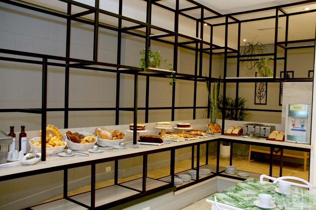 Ausblicke und Bereiche zum Entspannen im Gardi Hotel & Suites in Buenos Aires
