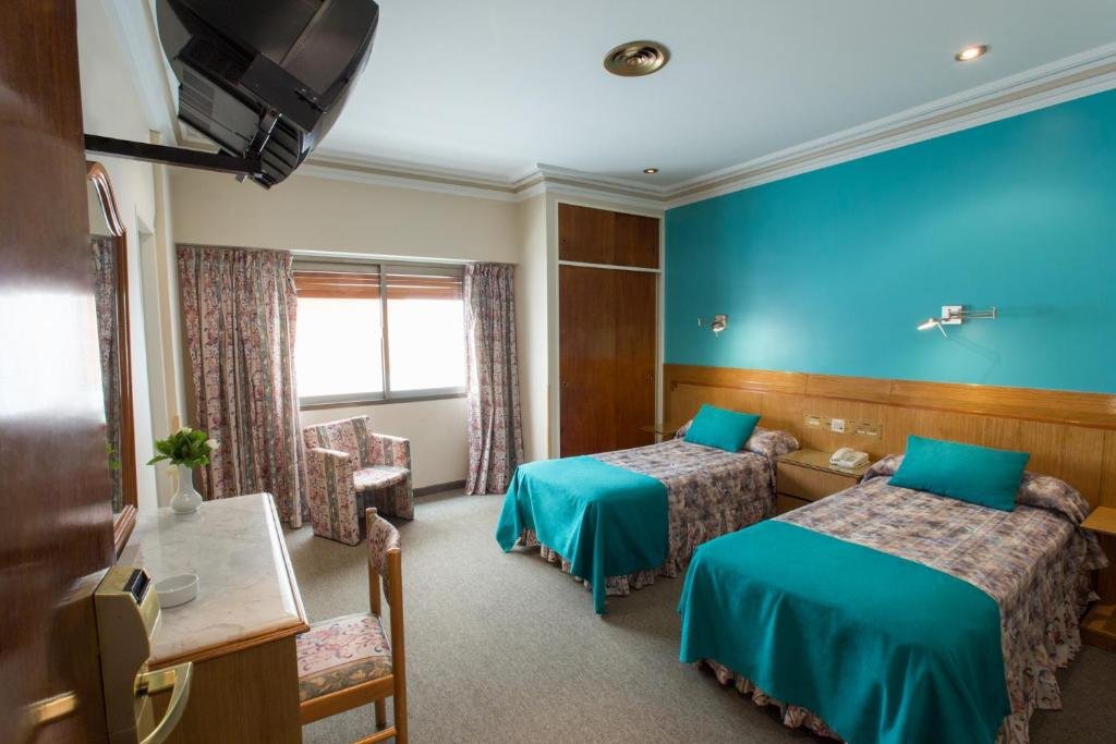 Bedroom with private bathroom at Gran Hotel Ailen
