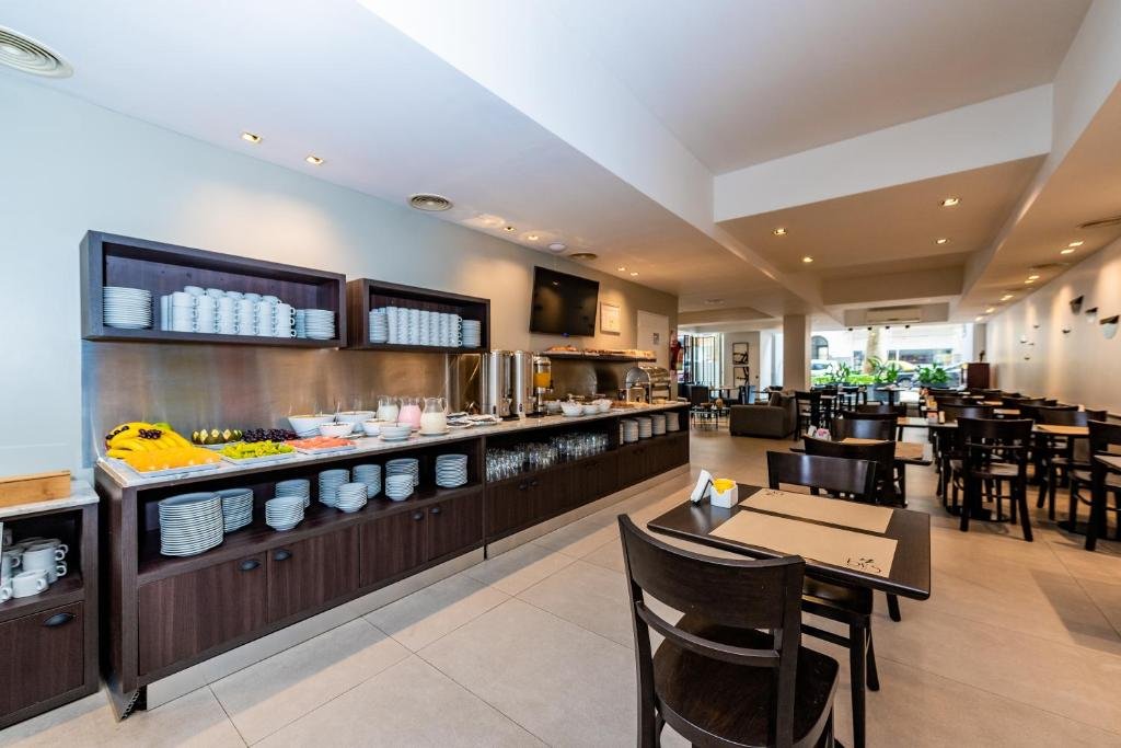 Fitnesscenter mit Trainingsgeräten im Hotel Bys Palermo