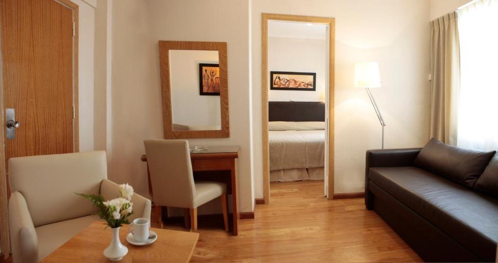 Interior spaces and amenities at Hotel Waldorf