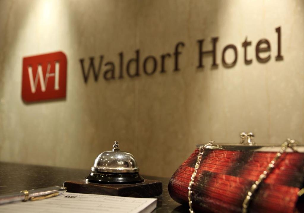 Hotel details and guest spaces at Hotel Waldorf
