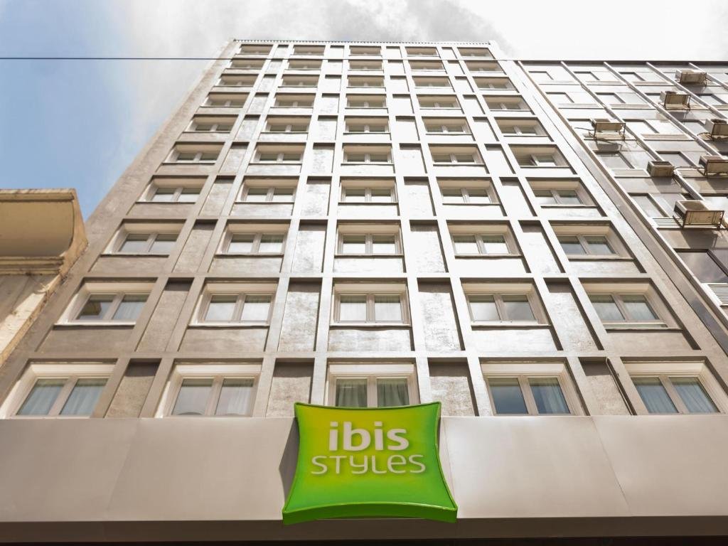 Hotel exterior and entrance of ibis Styles Buenos Aires Florida
