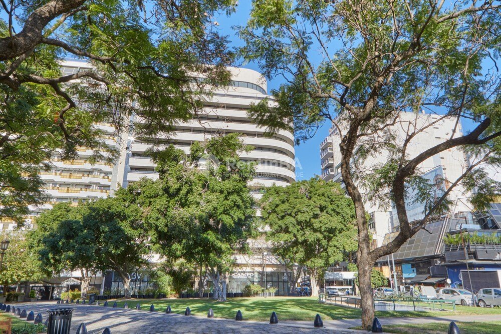 Edificio moderno de varios pisos